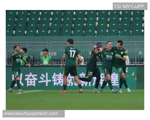 21371名球迷齐聚工体见证国安与大埔精彩对决热情高涨气氛火爆