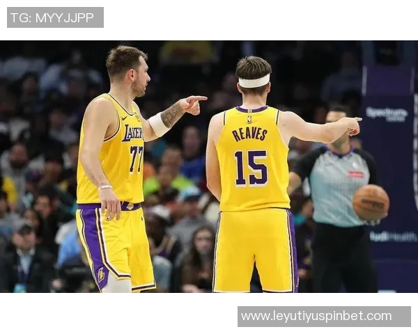 阿里纳斯建议湖人若能引进巨星应果断交易里夫斯以优化阵容